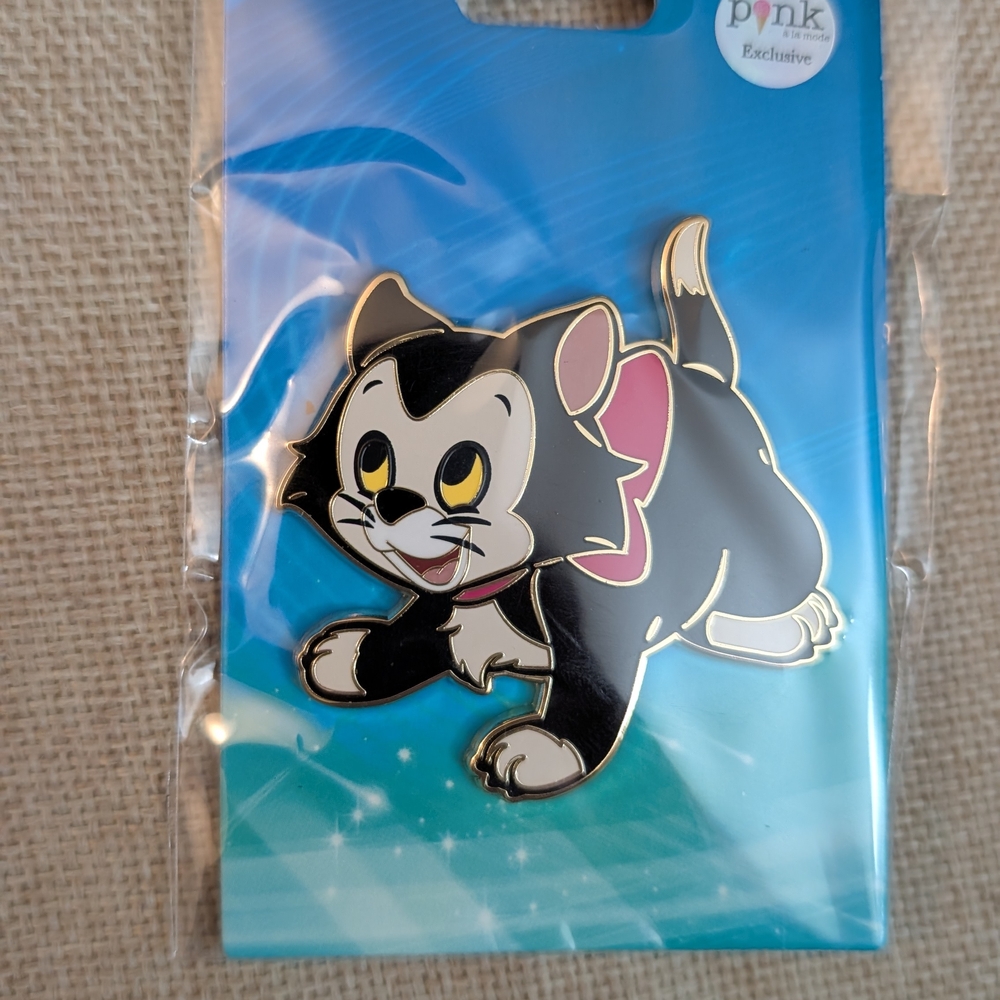 Figaro cat from Pinocchio pin Pink A La Mode